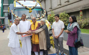 Meal delivery vehicle donated to Hubballi unit